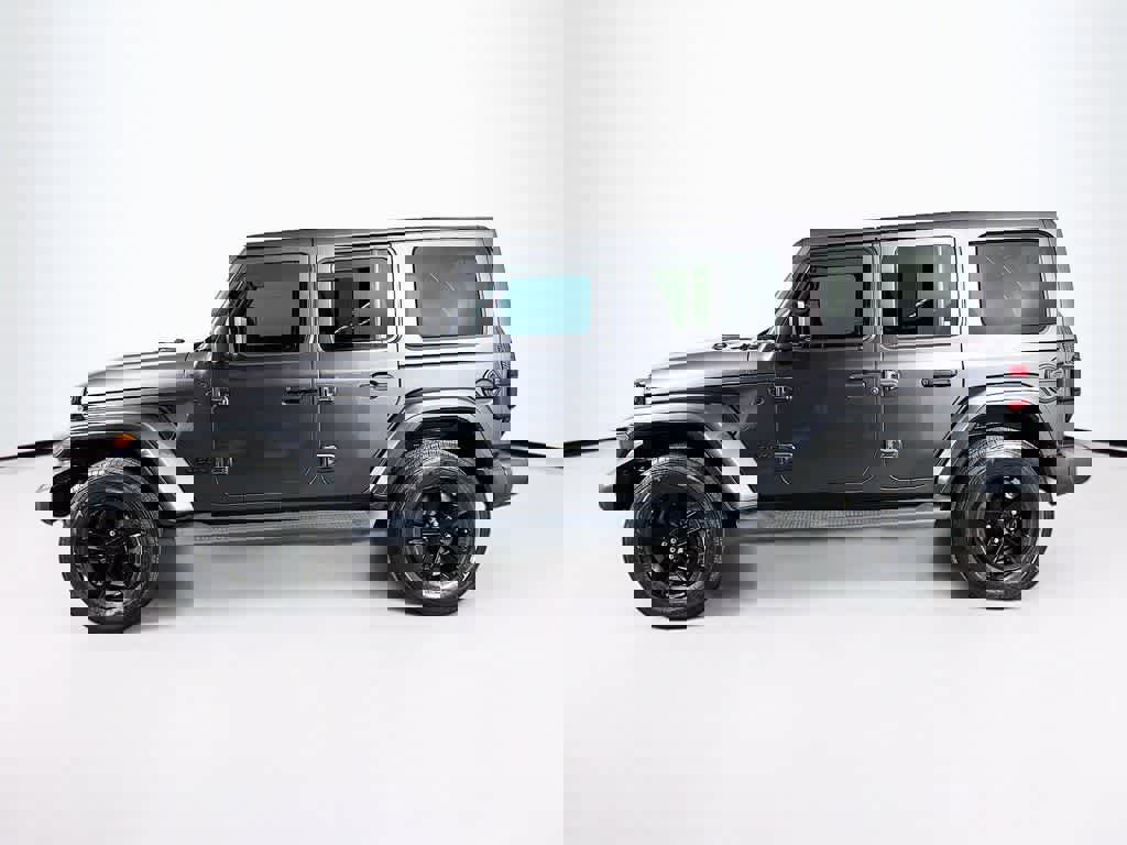 Used 2020 Jeep Wrangler Unlimited Sahara image 2