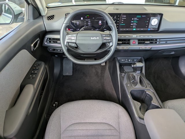 Used 2025 Kia K4 EX image 13