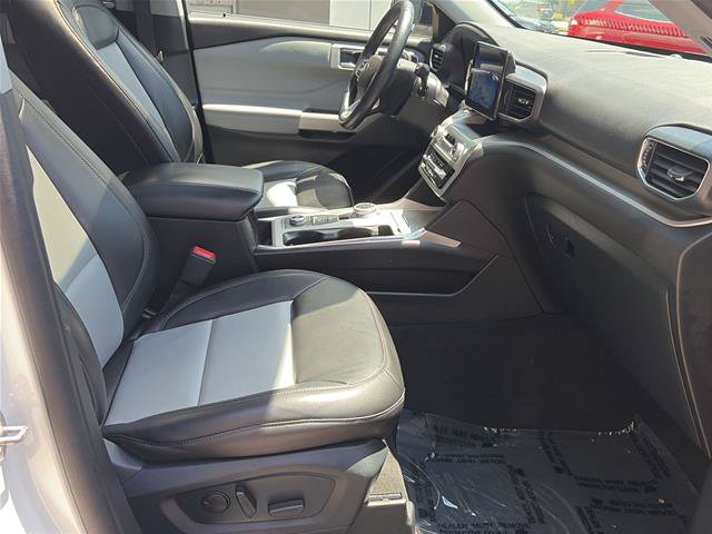 Certified 2022 Ford Explorer XLT w/ Equipment Group 202A AWD/4WD image 13