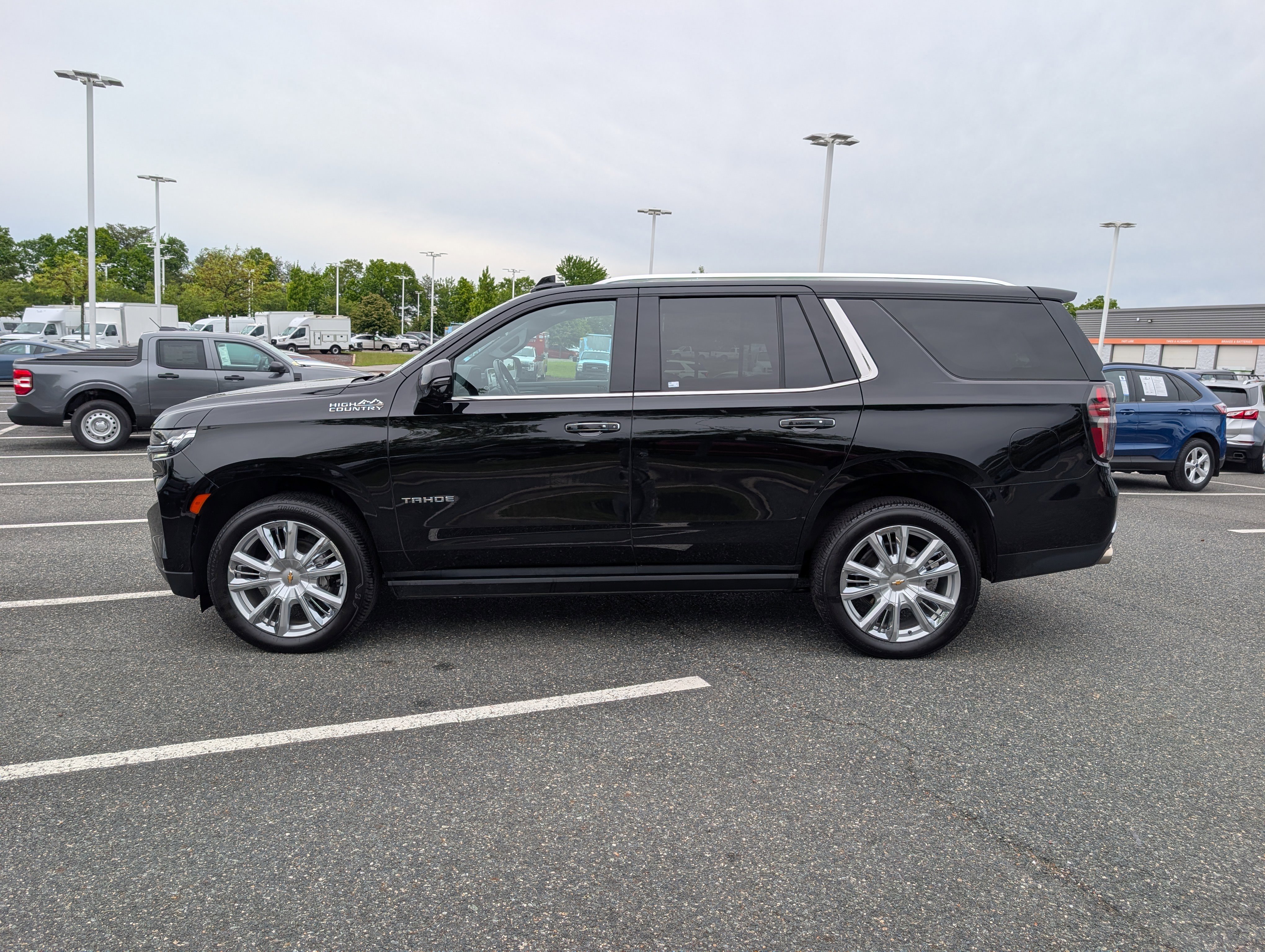 Used 2023 Chevrolet Tahoe High Country w/ Premium Package 2 AWD/4WD image 6