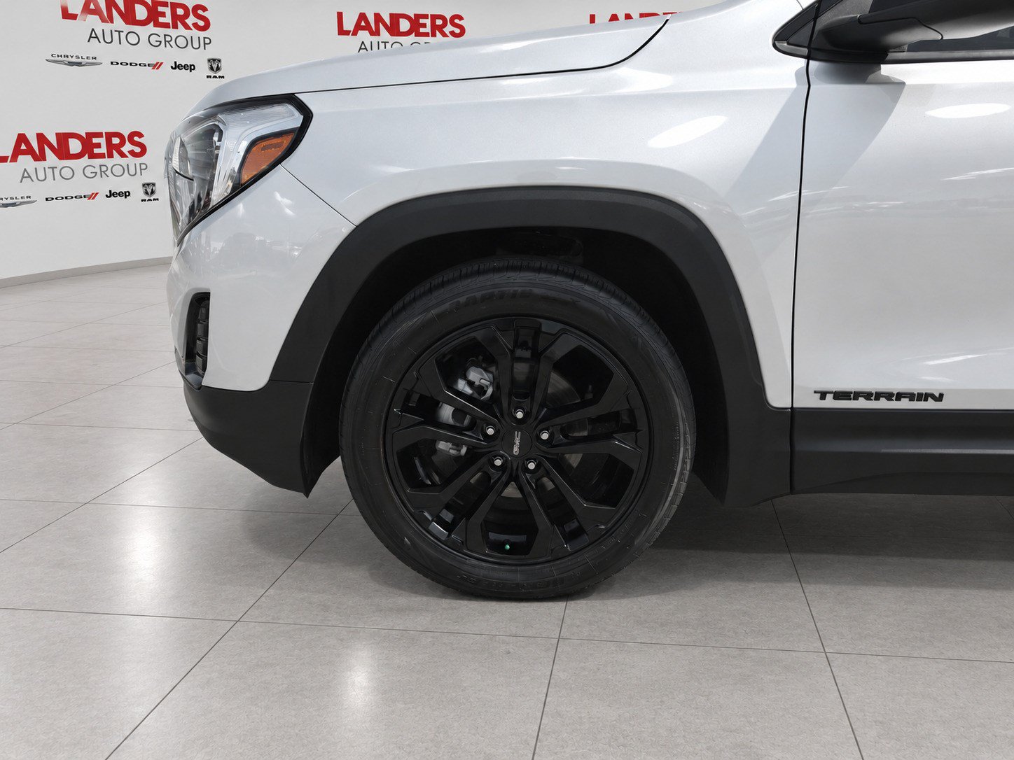 Used 2021 GMC Terrain SLE w/ Driver Convenience Package FWD image 9