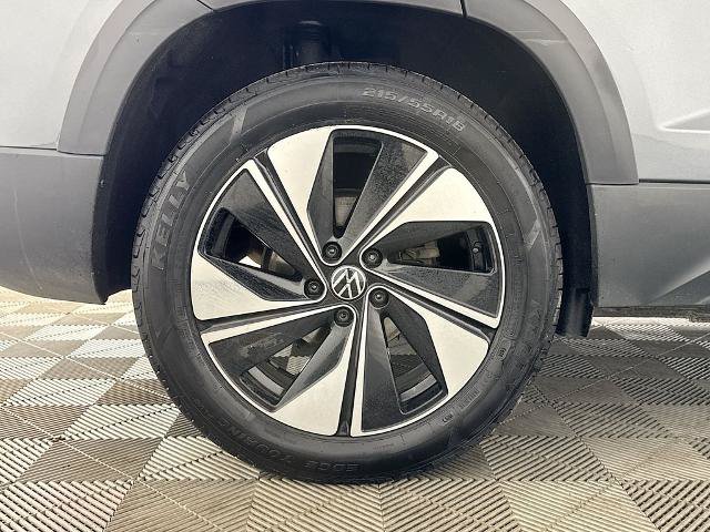 Used 2024 Volkswagen Taos SE w/ Panoramic Sunroof Package AWD/4WD image 32