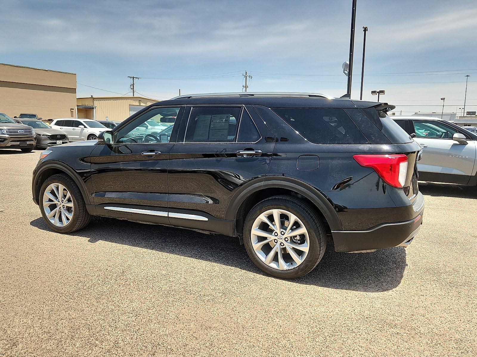 Certified 2023 Ford Explorer Platinum w/ Technology Package AWD/4WD image 4