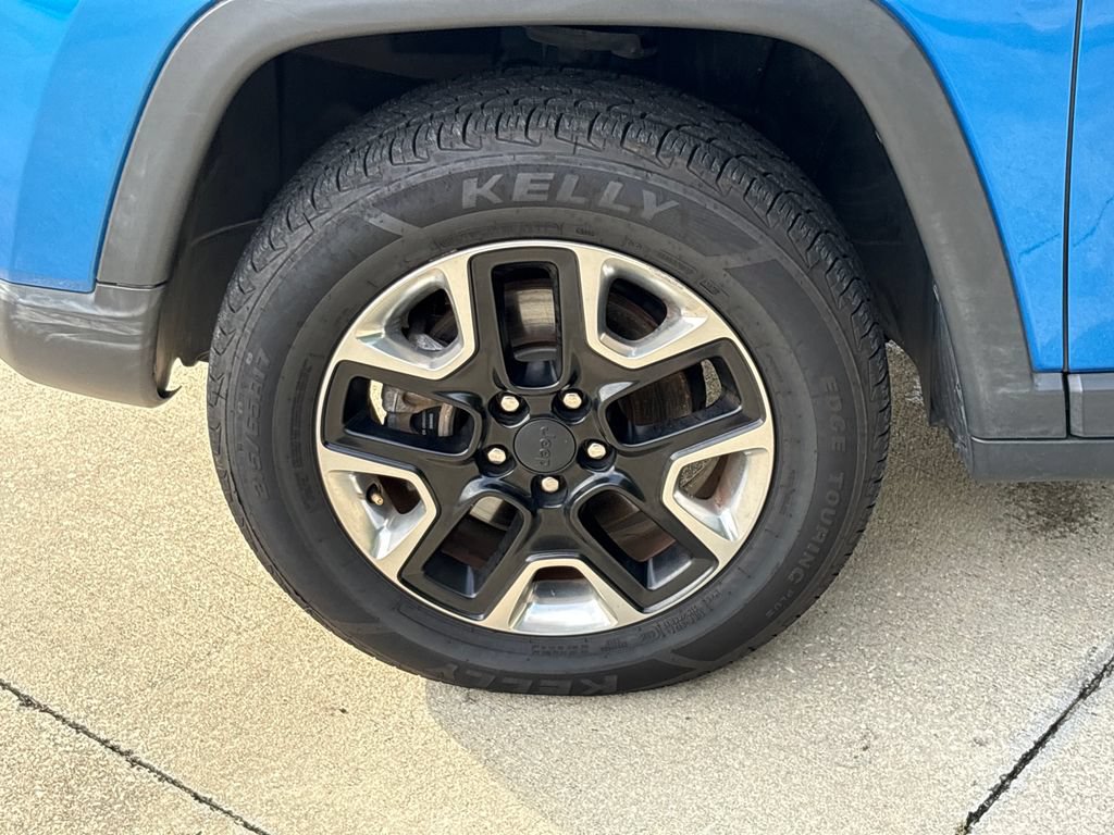 Used 2018 Jeep Compass Trailhawk w/ Popular Equipment Group AWD/4WD image 12