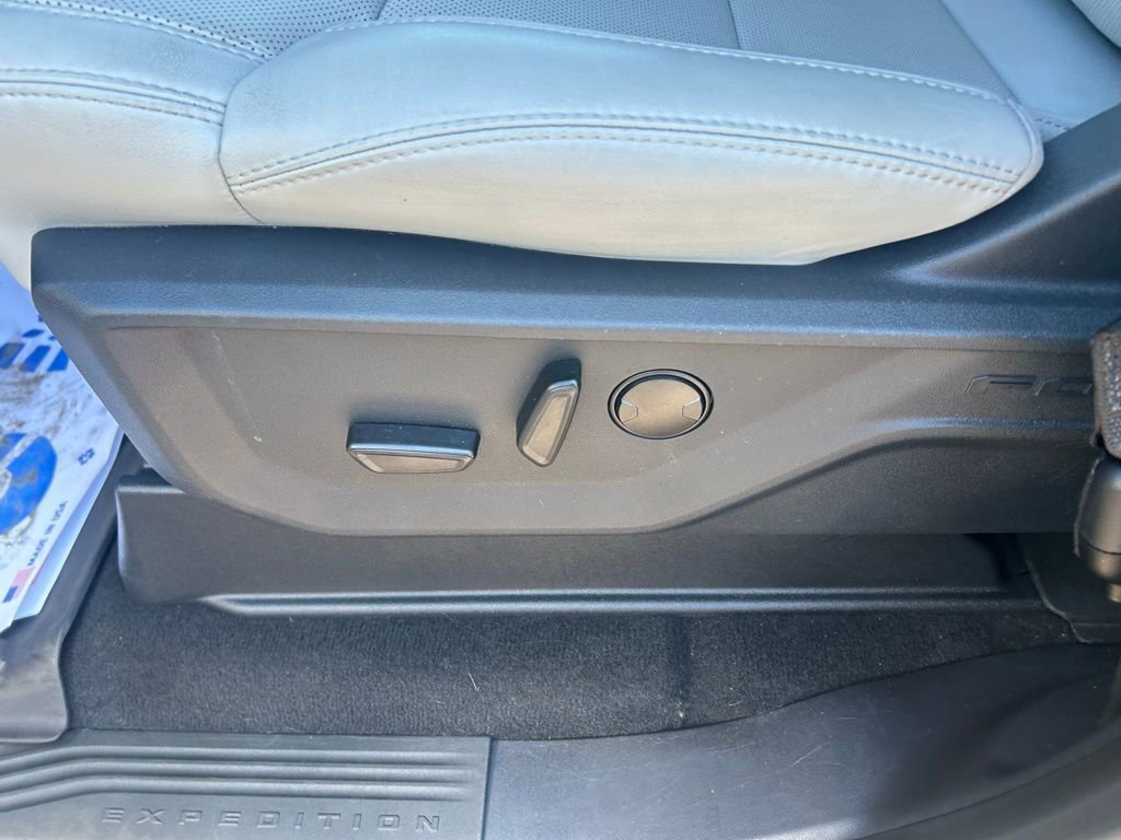 Certified 2025 Ford Expedition Max Platinum AWD/4WD image 17