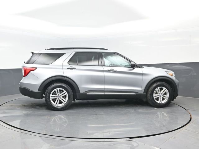Certified 2022 Ford Explorer XLT AWD/4WD image 3