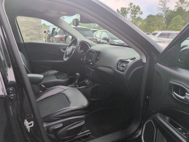 Used 2019 Jeep Compass Latitude FWD image 15