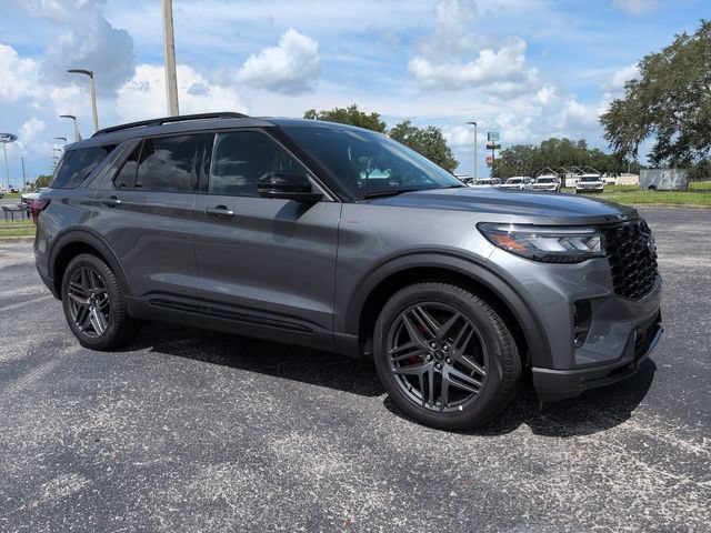 Certified 2026 Ford Explorer ST-Line w/ ST-Line Street Pack RWD image 2