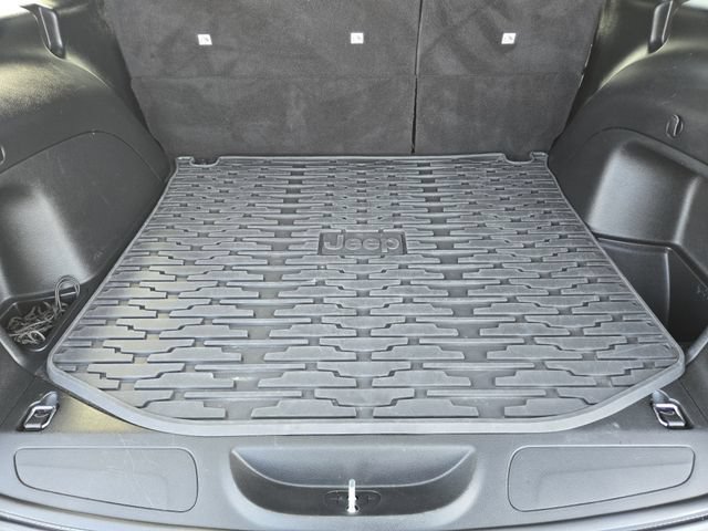 Used 2021 Jeep Grand Cherokee Freedom Edition RWD image 30