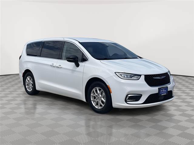 Used 2024 Chrysler Pacifica Touring-L FWD image 5