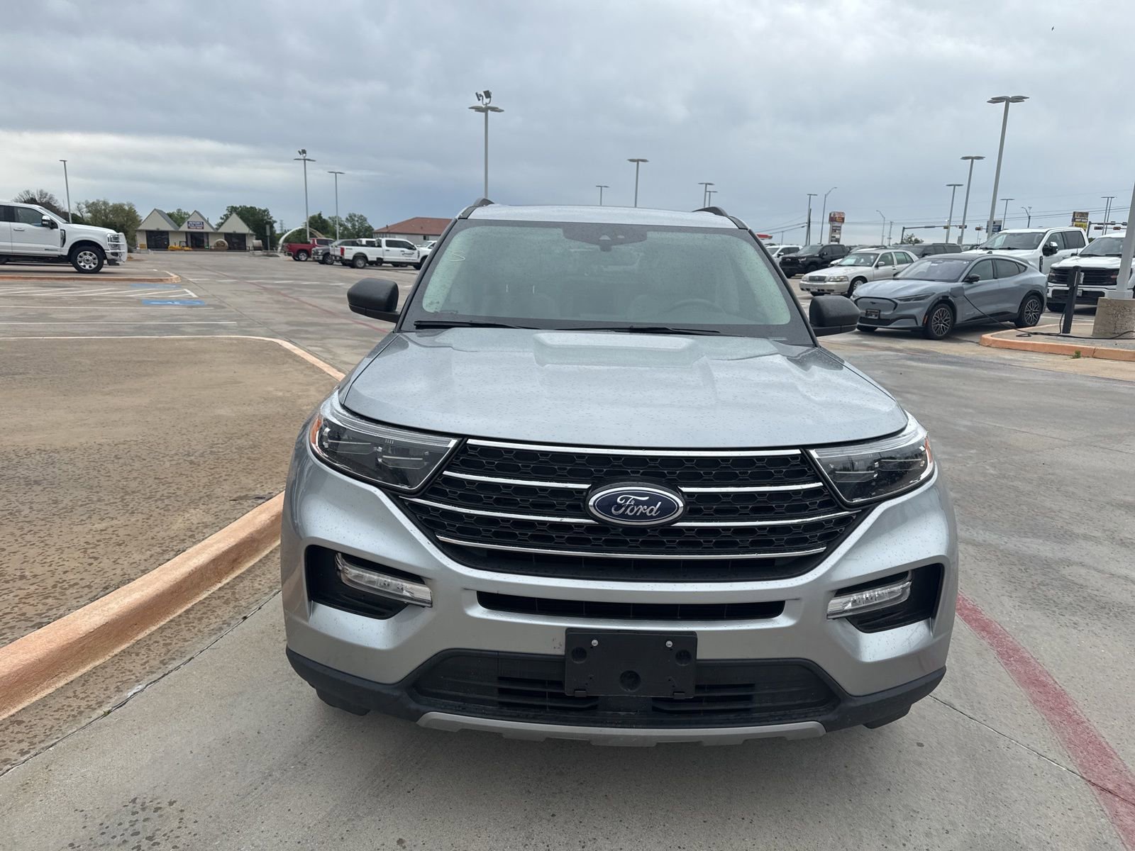 Certified 2022 Ford Explorer XLT w/ Equipment Group 202A RWD image 2