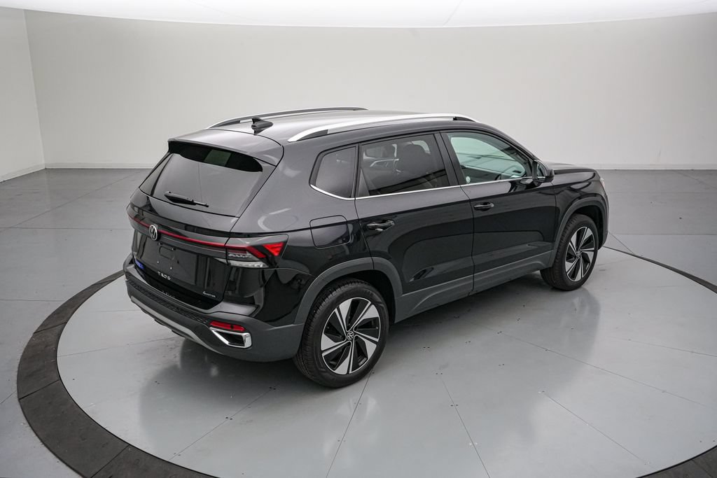 Used 2025 Volkswagen Taos SE AWD/4WD image 4