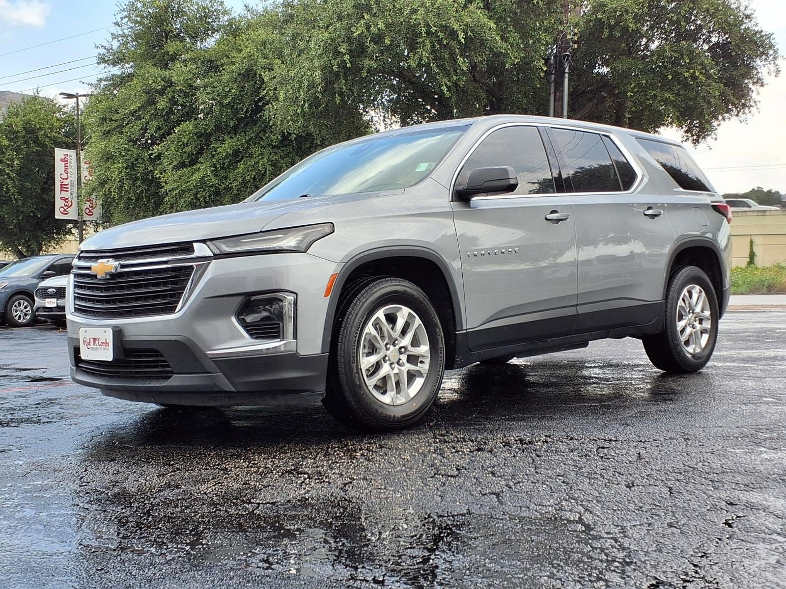 Used 2023 Chevrolet Traverse LS FWD image 1