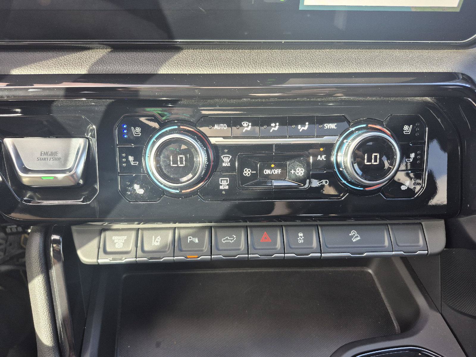 Used 2025 GMC Sierra 2500 AT4 w/ AT4 Premium Plus Package AWD/4WD image 5