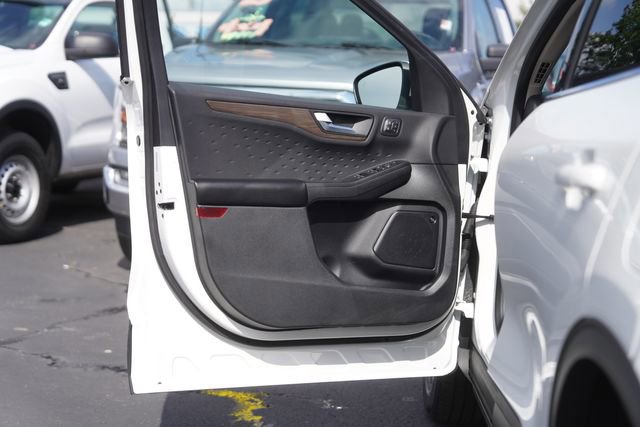 Certified 2020 Ford Escape Titanium w/ Titanium Premium Package 2.0 AWD/4WD image 31
