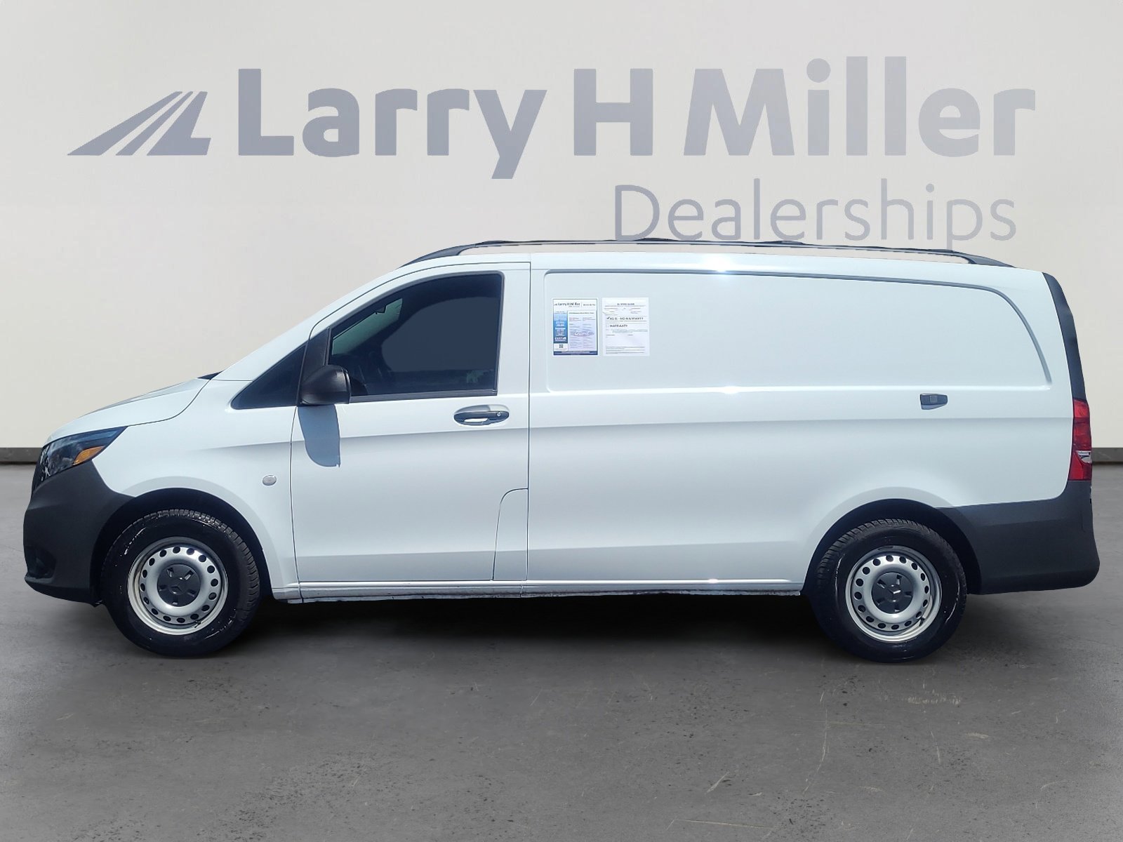 Used 2023 Mercedes-Benz Metris image 2