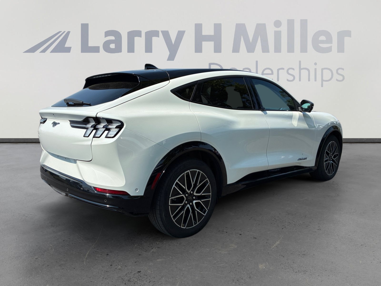 Certified 2024 Ford Mustang Mach-E Premium AWD/4WD image 5