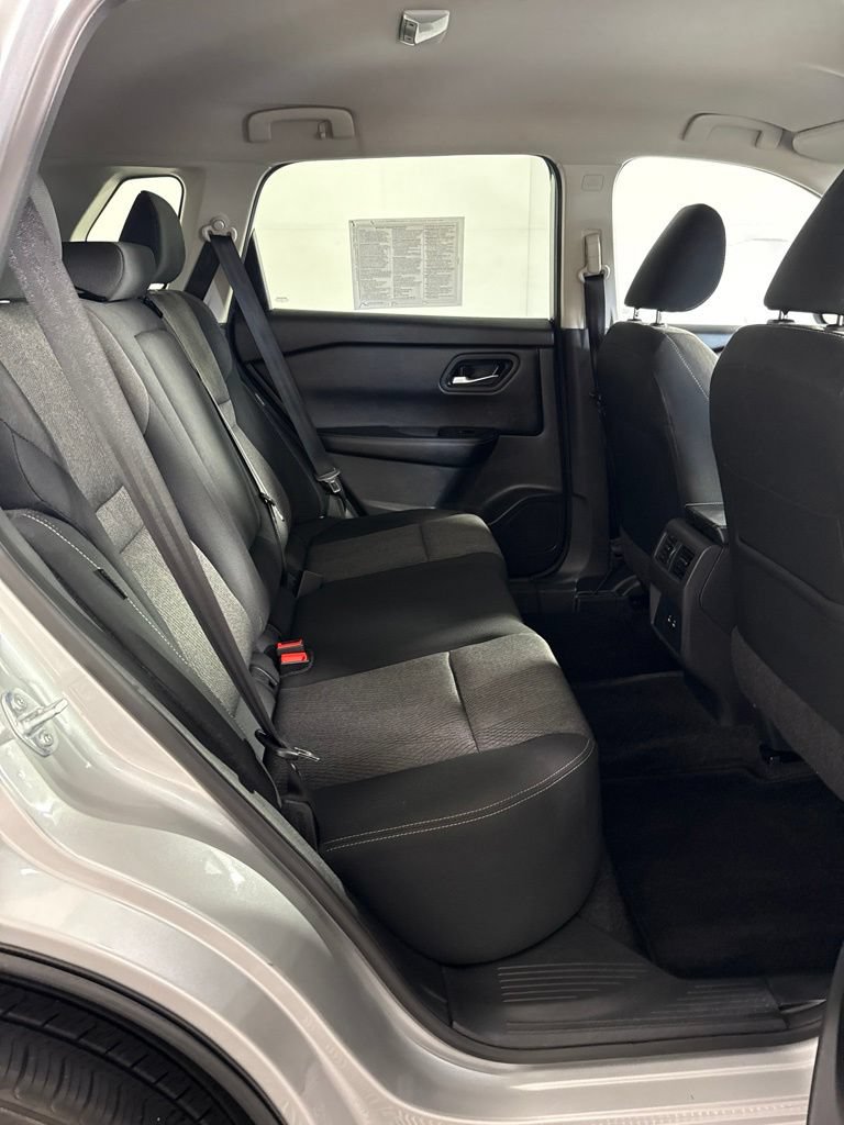 Used 2024 Nissan Rogue SV AWD/4WD image 17