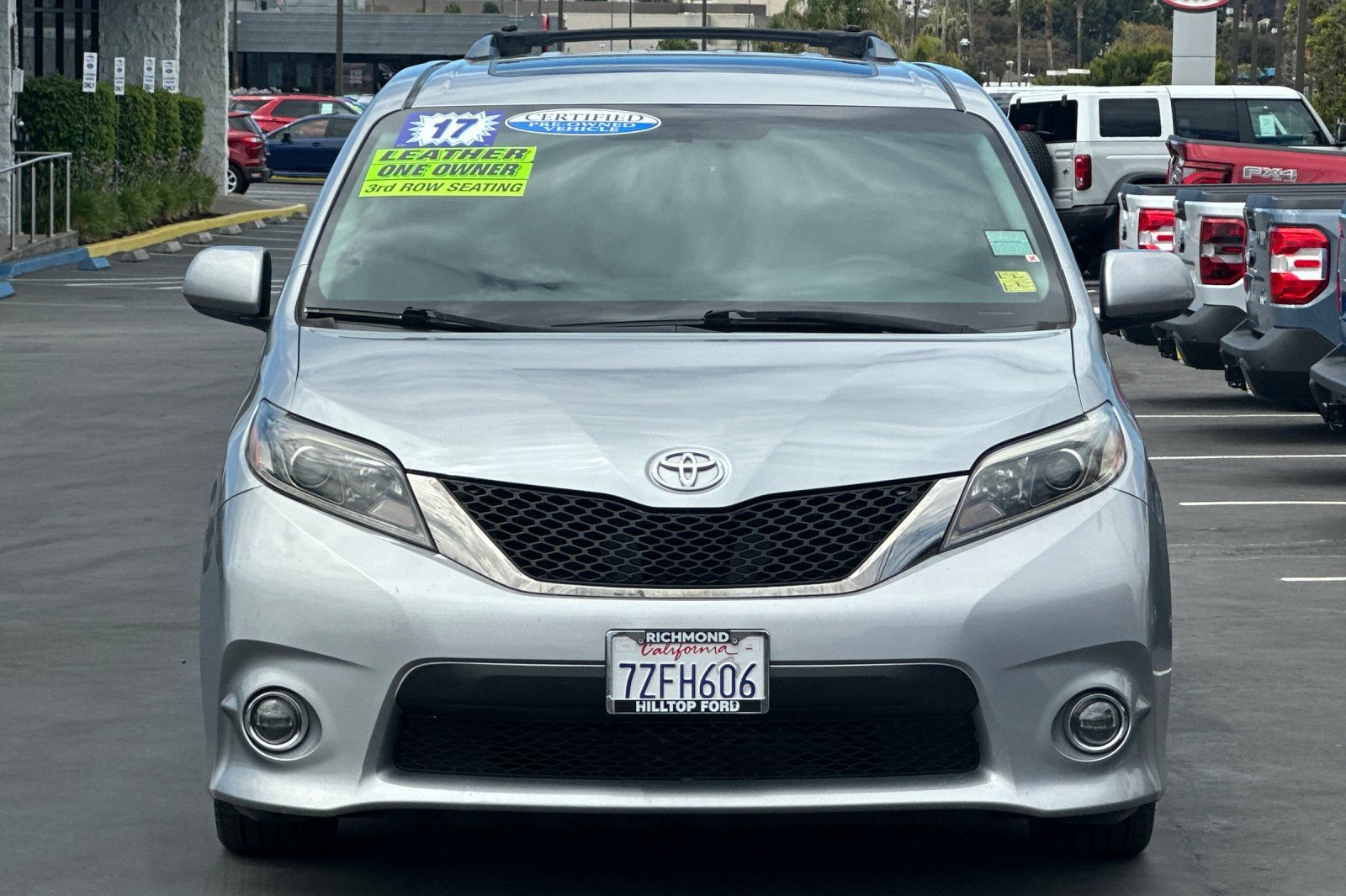 Used 2017 Toyota Sienna SE Premium FWD image 12