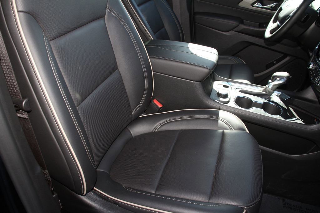 Used 2023 Chevrolet Traverse Premier w/ Redline Edition image 27