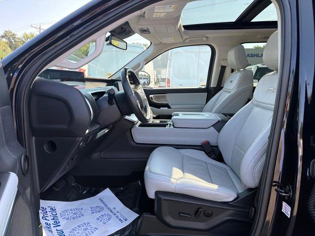Certified 2025 Ford Expedition Platinum w/ Driver's Package AWD/4WD image 8