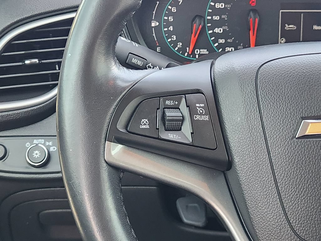 Used 2022 Chevrolet Trax LT w/ LT Convenience Package AWD/4WD image 26