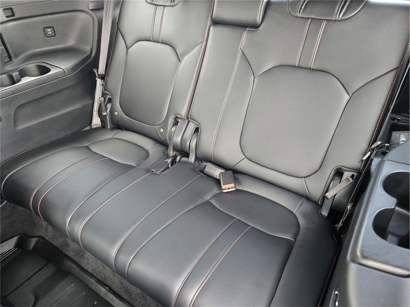 Used 2025 Honda Pilot TrailSport image 29