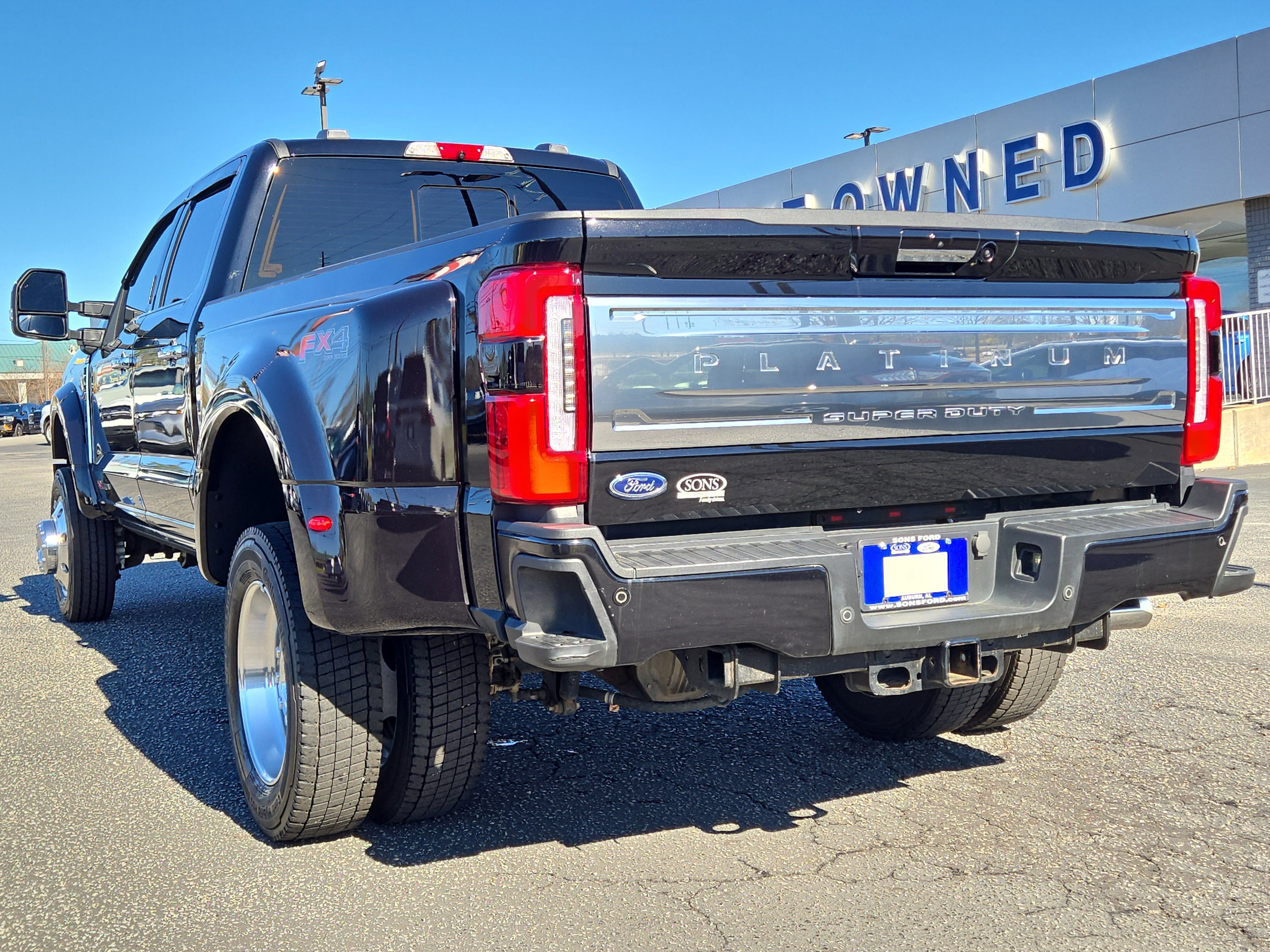 Certified 2023 Ford F450 Platinum w/ FX4 Off-Road Package image 6