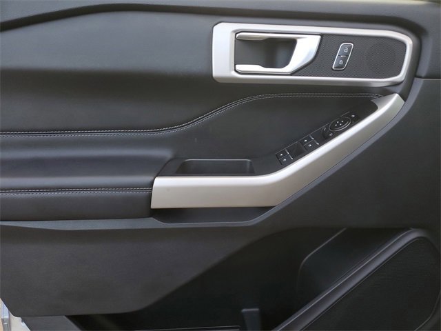Certified 2022 Ford Explorer XLT w/ Equipment Group 202A image 10
