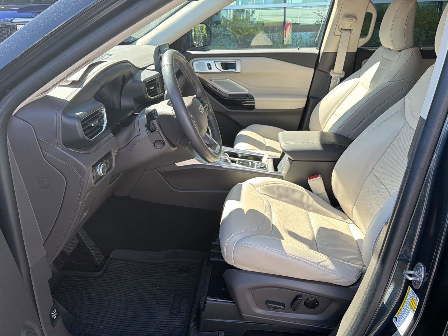 Certified 2023 Ford Explorer Platinum w/ Technology Package AWD/4WD image 10
