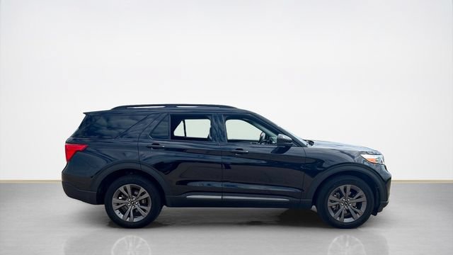 Certified 2023 Ford Explorer XLT w/ Equipment Group 202A AWD/4WD image 2