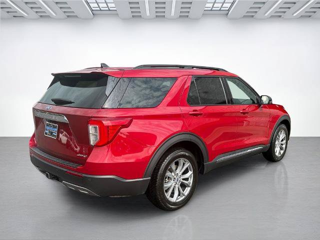 Certified 2023 Ford Explorer XLT w/ Equipment Group 202A AWD/4WD image 3