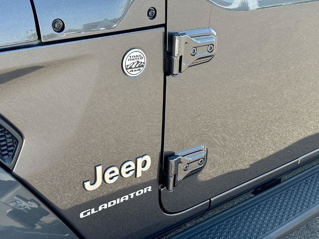 Used 2021 Jeep Gladiator Overland w/ Popular Equipment Package AWD/4WD image 21