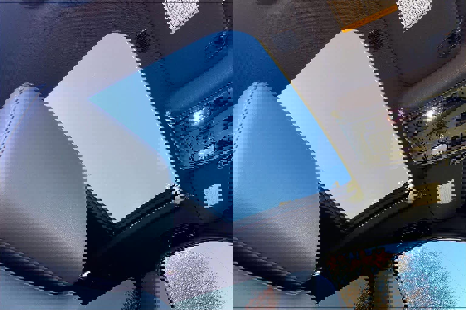 Used 2023 Chevrolet Suburban LT w/ Luxury Package image 13