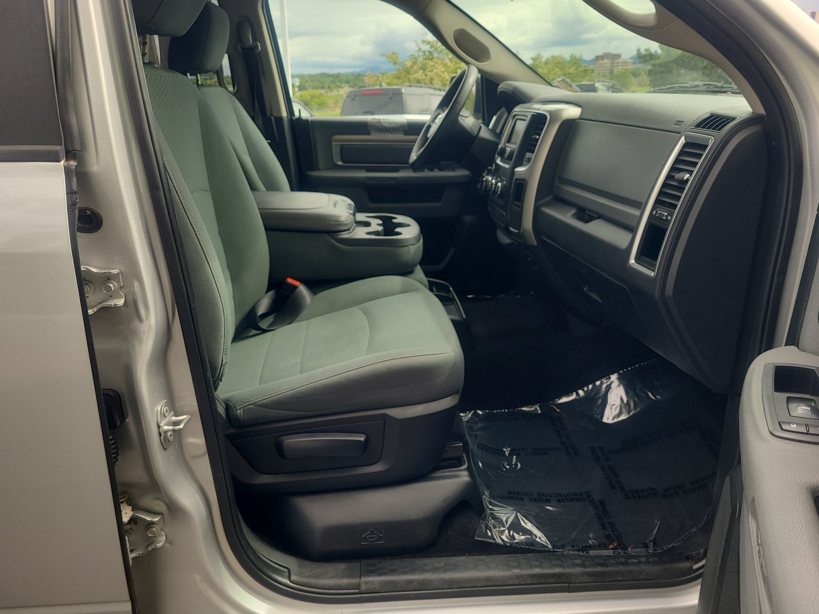 Used 2018 RAM 1500 Classic SLT AWD/4WD image 19