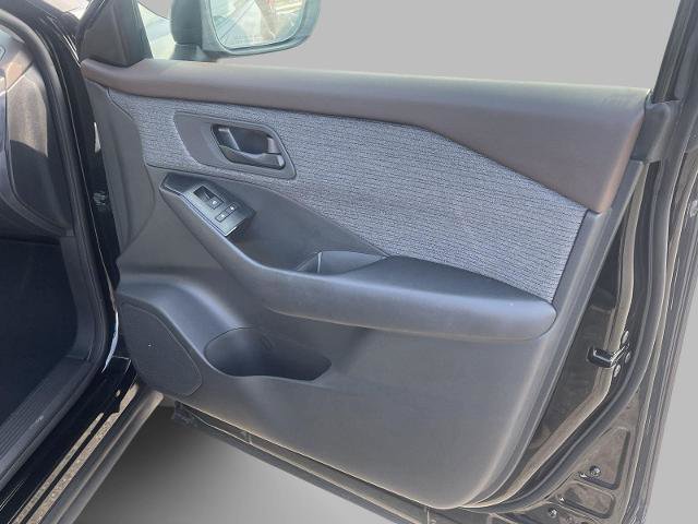 Used 2023 Nissan Rogue S image 14