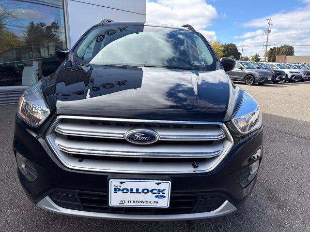 Certified 2018 Ford Escape SE w/ SE Sync 3 Package AWD/4WD image 3