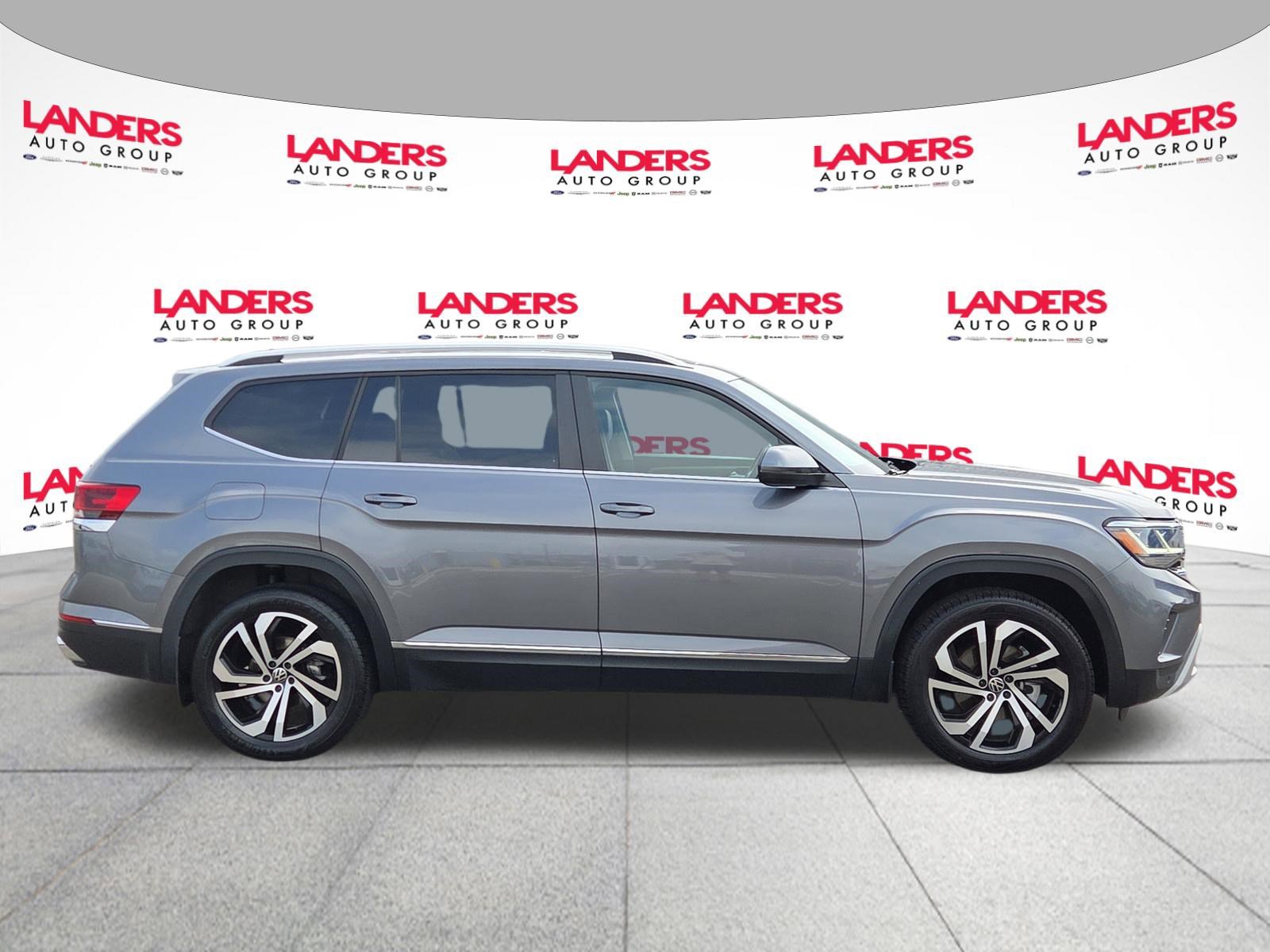 Used 2023 Volkswagen Atlas SEL AWD/4WD image 2