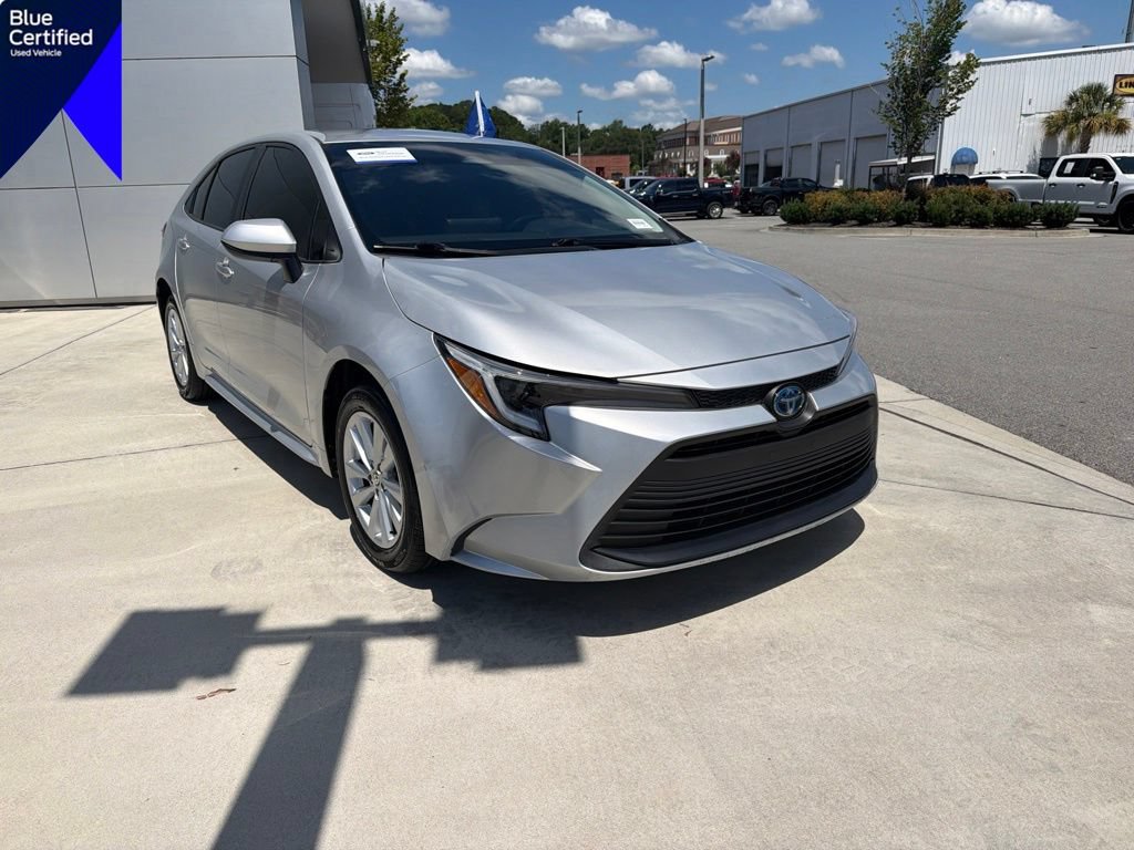 Used 2024 Toyota Corolla LE w/ LE Convenience Package FWD image 1