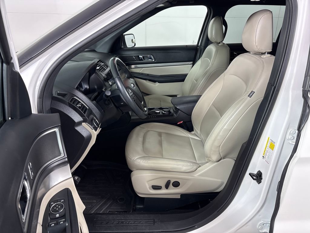 Certified 2019 Ford Explorer XLT w/ Equipment Group 202A AWD/4WD image 30