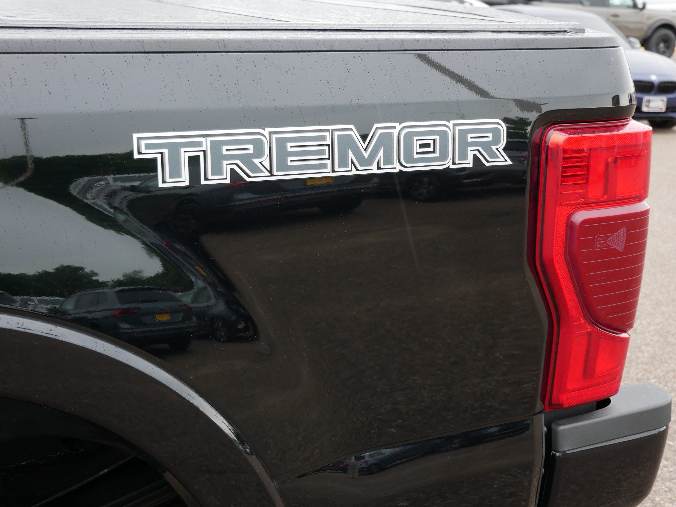 Certified 2022 Ford F250 Lariat w/ Tremor Off-Road Package AWD/4WD image 18