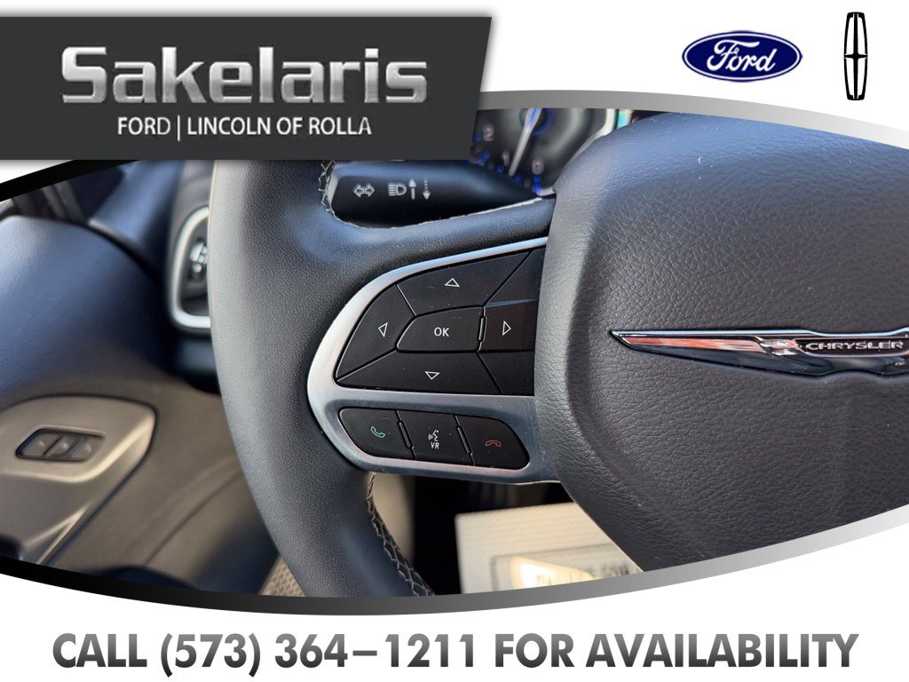 Used 2025 Chrysler Pacifica Select FWD image 16