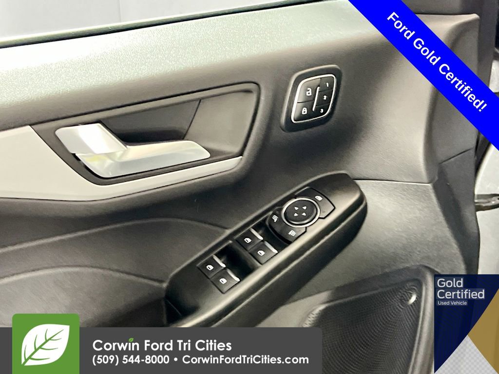Certified 2025 Ford Escape Platinum image 12