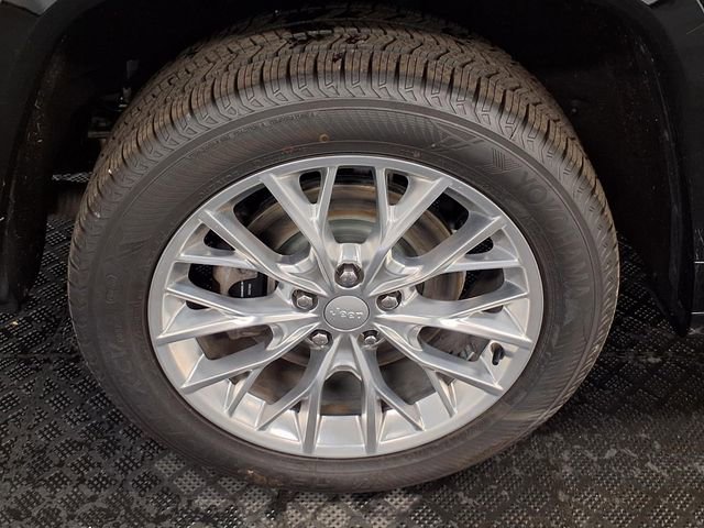 Used 2021 Jeep Grand Cherokee L Summit w/ Advanced Protech Group IV AWD/4WD image 34