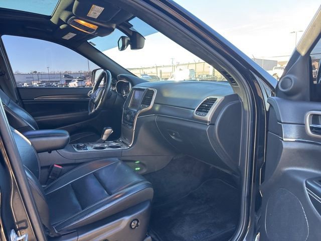 Used 2017 Jeep Grand Cherokee Limited w/ Luxury Group II image 8
