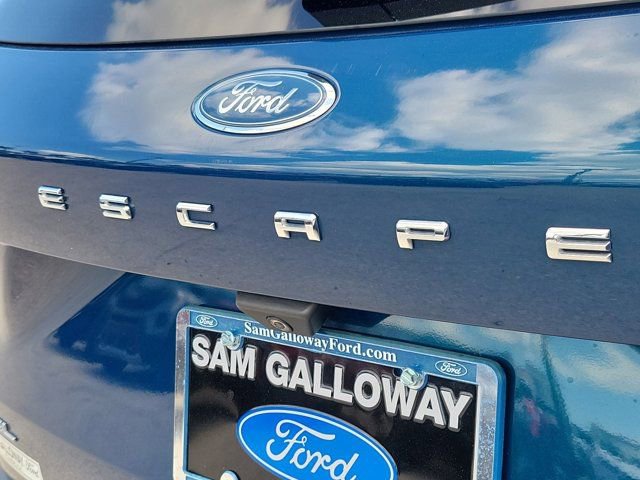 Certified 2020 Ford Escape SEL FWD image 11