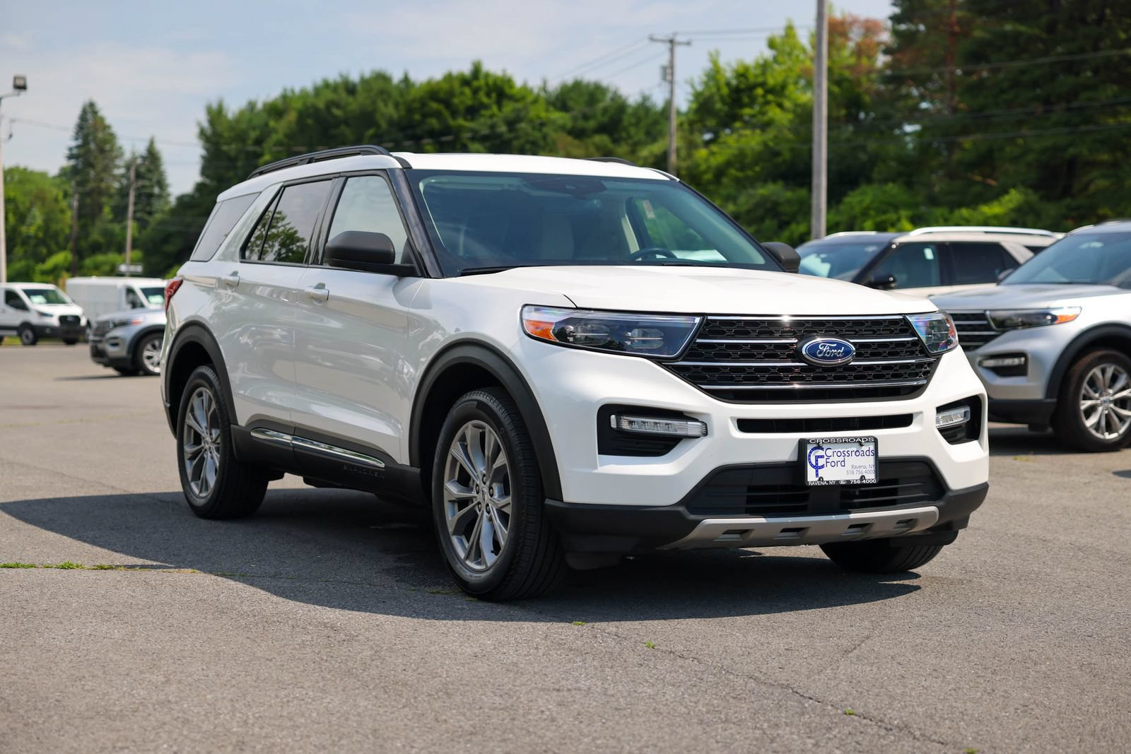 Certified 2023 Ford Explorer XLT w/ Equipment Group 202A AWD/4WD image 3
