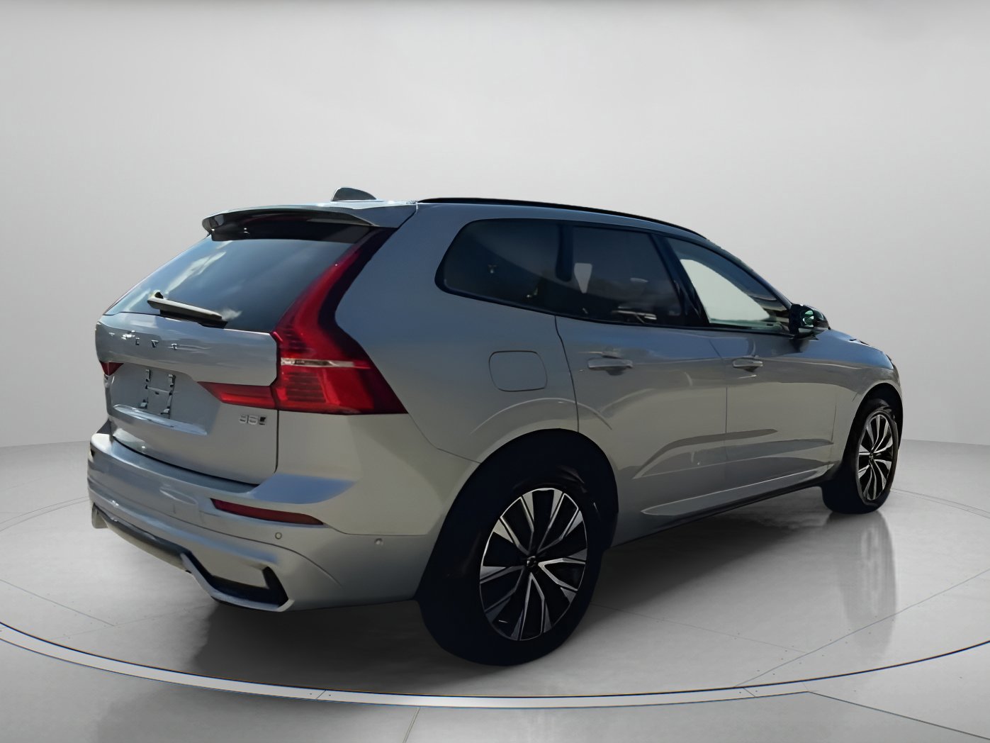 Used 2025 Volvo XC60 B5 Plus image 21