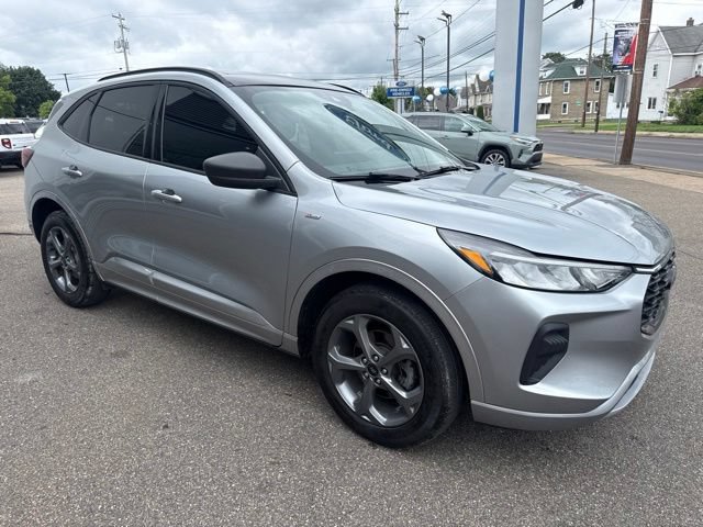 Certified 2023 Ford Escape ST-Line w/ Tech Pack #1 AWD/4WD image 4