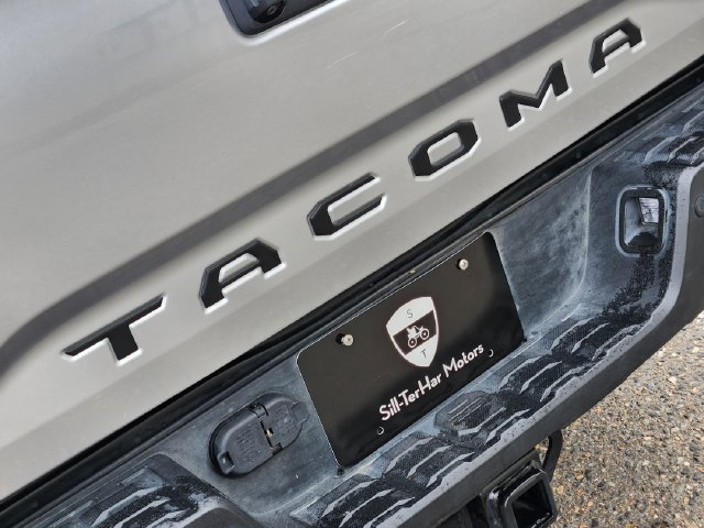 Used 2022 Toyota Tacoma TRD Off-Road w/ TRD Premium Off Road Package AWD/4WD image 18